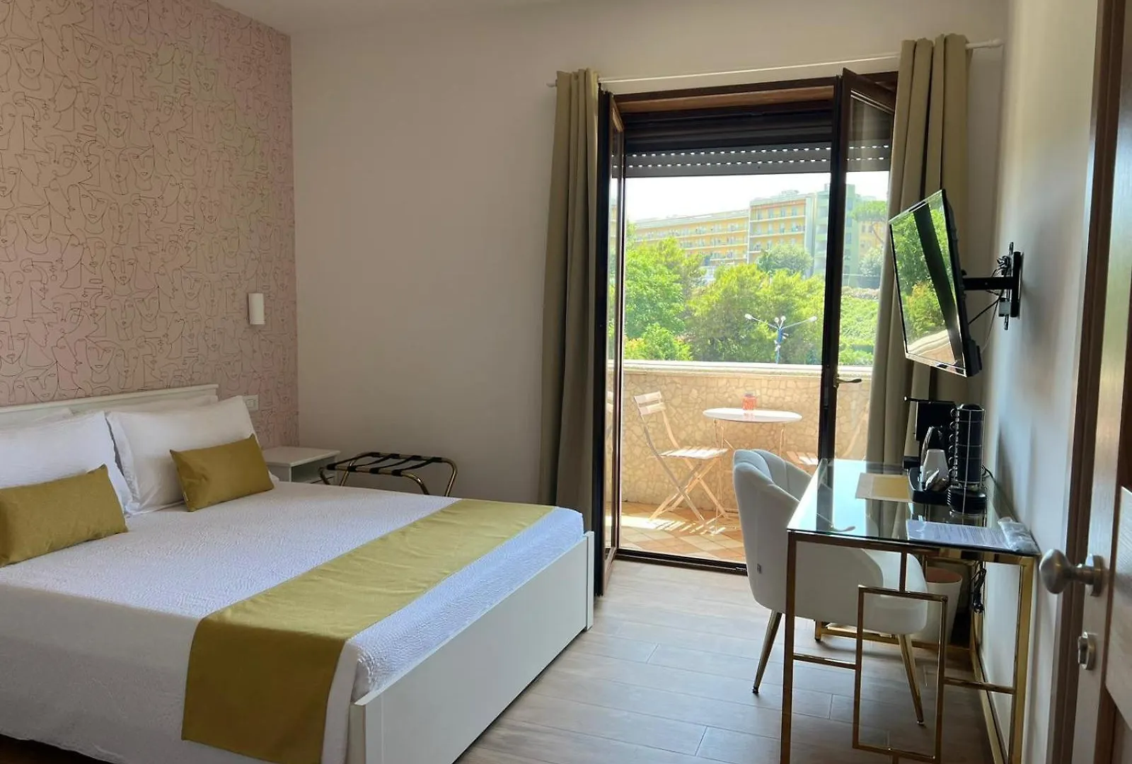 Yoyo House Luxury Napoli Bed and Breakfast Bed & Breakfast